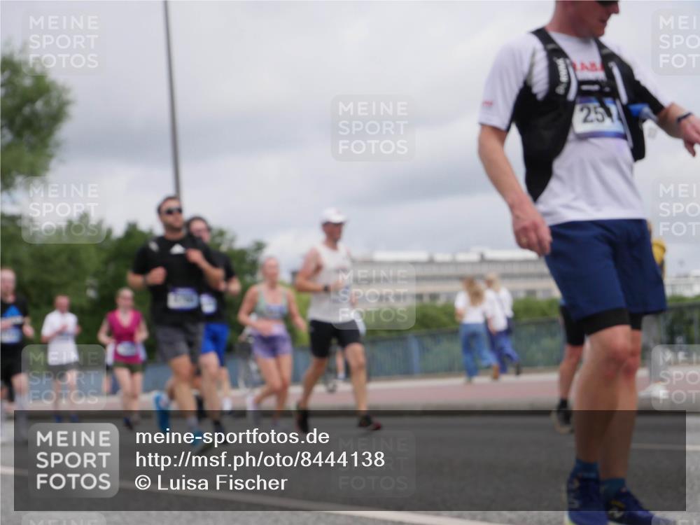 29.06.2025 - hella hamburg halbmarathon Luisa Fischer http://msf.ph/oto/8444138 29.06.2025 10:26:09 Kennedybrücke 25, 2022, 2294, 2514, 3003, 3769, 4969, 5629, 5798, 5838, 6747, 6784, 6785, 7891, 8355, 8715, 9256, 10088 meine-sportfotos.de