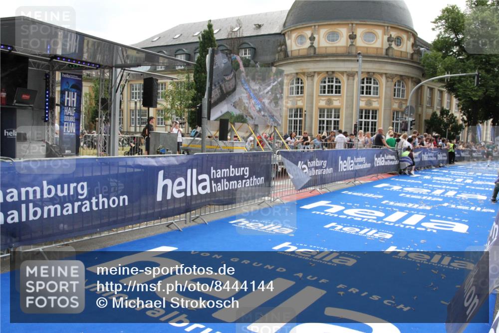 29.06.2025 - hella hamburg halbmarathon Michael Strokosch http://msf.ph/oto/8444144 29.06.2025 10:26:04 Ziel 9767, 13779, 17003 meine-sportfotos.de