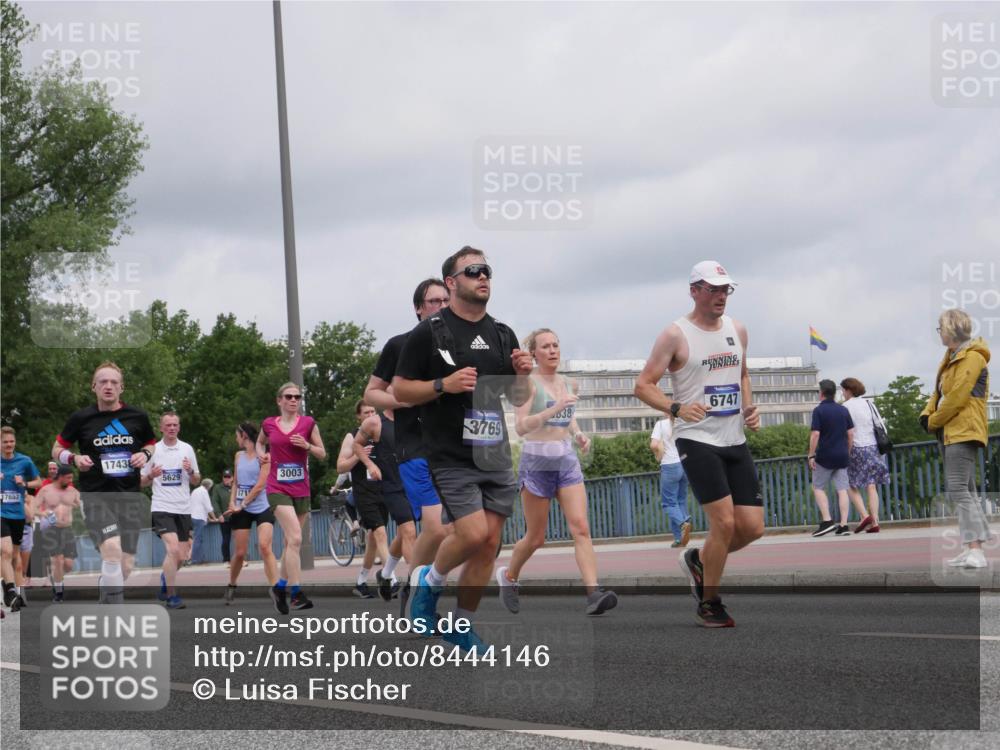 29.06.2025 - hella hamburg halbmarathon Luisa Fischer http://msf.ph/oto/8444146 29.06.2025 10:26:10 Kennedybrücke 17657, 17438, 5629, 871, 3003, 3769, 038, 6747, 2022, 2294, 2514, 3003, 3769, 4969, 5223, 5629, 5798, 5838, 6747, 6784, 6785, 7266, 7891, 8355, 8715, 9256, 10088 meine-sportfotos.de