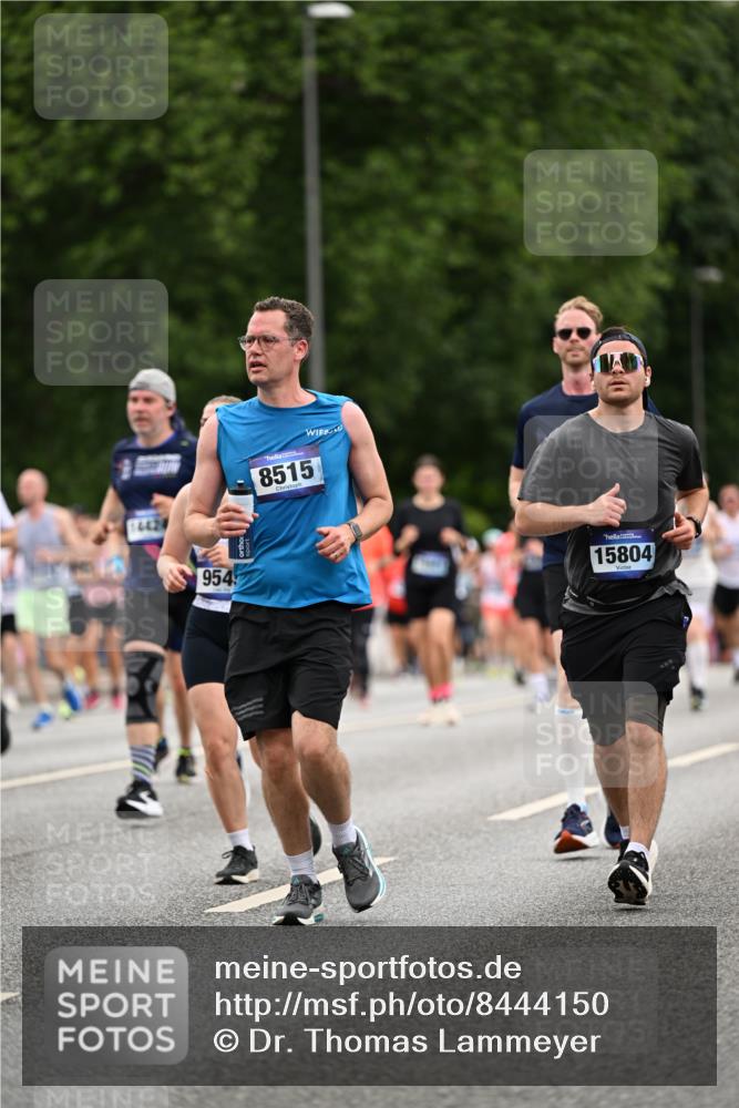 29.06.2025 - hella hamburg halbmarathon Dr. Thomas Lammeyer http://msf.ph/oto/8444150 29.06.2025 10:57:50 Kennedybrücke 1753, 2291, 2528, 3226, 4591, 5562, 6041, 6044, 6913, 7039, 7068, 7611, 7876, 7890, 8212, 8414, 8515, 8906, 9103, 9545, 9685, 10175, 10490, 11268 meine-sportfotos.de