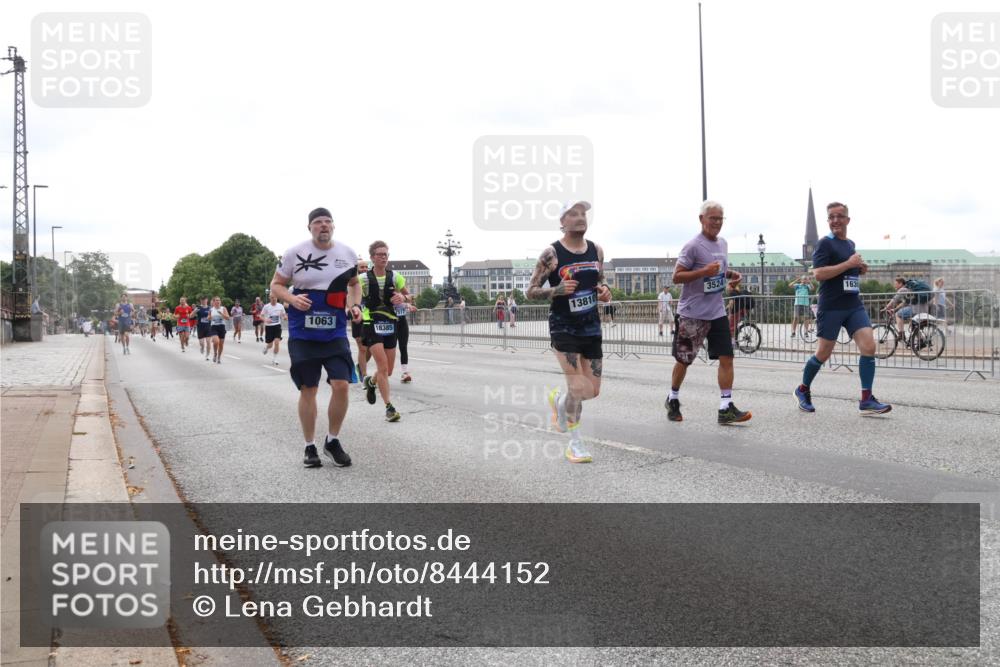 29.06.2025 - hella hamburg halbmarathon Lena Gebhardt http://msf.ph/oto/8444152 29.06.2025 10:29:47 Lombardsbrücke 1063, 13810, 3524, 1630, 1063, 1097, 1230, 1547, 1661, 1694, 2302, 2699, 3179, 3311, 3524, 3613, 4349, 4395, 4580, 5063, 5322, 5350, 6285, 6626, 6725, 7517, 7832, 8388, 8792, 8812, 8941, 9095, 9714, 9937, 10162, 10322, 10641, 10996, 11249, 11269, 11376, 11444, 11634, 11792, 11803, 12086, 12216, 12227, 12305, 12537, 13031, 13382, 13810, 14644, 15266, 16306, 16659, 16662, 16676, 16769, 17496, 17529, 17945, 18298, 18299, 18385 meine-sportfotos.de