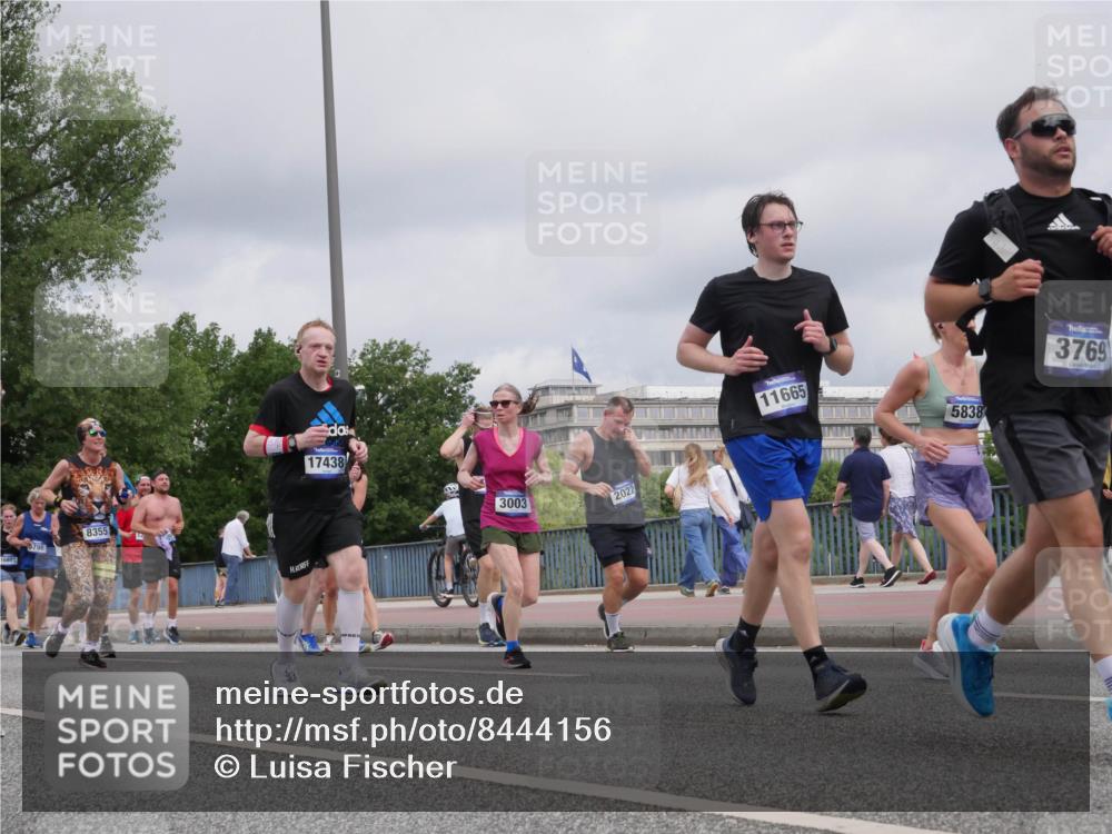 29.06.2025 - hella hamburg halbmarathon Luisa Fischer http://msf.ph/oto/8444156 29.06.2025 10:26:11 Kennedybrücke 16801, 5798, 8355, 12, 17438, 3003, 2022, 11665, 5838, 3769, 2022, 2294, 2514, 3003, 3769, 4969, 5223, 5629, 5798, 5838, 6747, 6784, 6785, 7266, 7891, 7919, 8355, 8715, 9256, 10088 meine-sportfotos.de