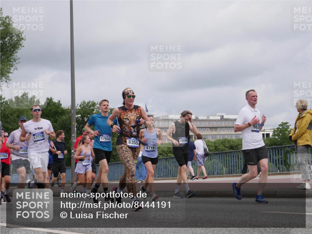 29.06.2025 - hella hamburg halbmarathon Luisa Fischer http://msf.ph/oto/8444191 29.06.2025 10:26:13 Kennedybrücke 5784, 1082, 17719, 12025, 16566, 17657, 10088, 8355, 8715, 562, 1372, 2022, 2294, 2514, 3003, 3769, 4969, 5223, 5629, 5798, 5838, 6578, 6747, 6784, 6785, 7266, 7891, 7919, 8355, 8715, 9256, 10088 meine-sportfotos.de