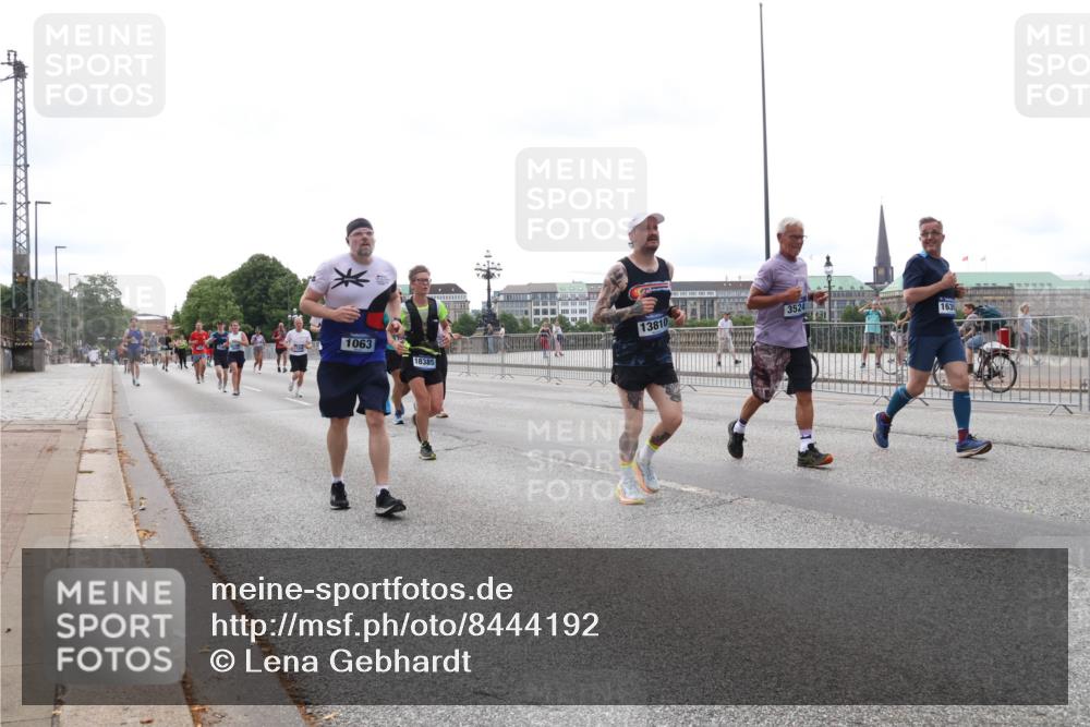 29.06.2025 - hella hamburg halbmarathon Lena Gebhardt http://msf.ph/oto/8444192 29.06.2025 10:29:47 Lombardsbrücke 1063, 13810, 3524, 1630, 18385, 1063, 1097, 1230, 1547, 1661, 1694, 2302, 2699, 3179, 3311, 3524, 3613, 4349, 4395, 4580, 5063, 5322, 5350, 6285, 6626, 6725, 7517, 7832, 8388, 8792, 8812, 8941, 9095, 9714, 9937, 10162, 10322, 10641, 10996, 11249, 11269, 11376, 11444, 11634, 11792, 11803, 12086, 12216, 12227, 12305, 12537, 13031, 13382, 13810, 14644, 15266, 16306, 16659, 16662, 16676, 16769, 17496, 17529, 17945, 18298, 18299, 18385 meine-sportfotos.de