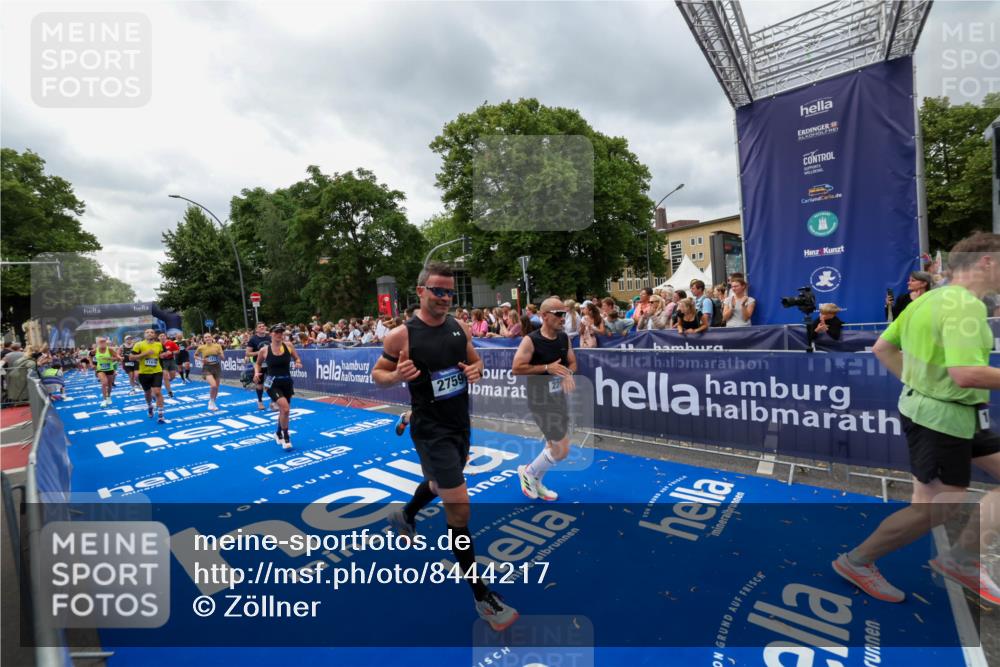 29.06.2025 - hella hamburg halbmarathon Zöllner http://msf.ph/oto/8444217 29.06.2025 10:57:03 Ziel 1485, 2282, 2759, 4299, 5033, 8669, 11043, 11143, 11212, 11638, 14678, 15097, 16470, 16620, 16909, 18719, 19091 meine-sportfotos.de