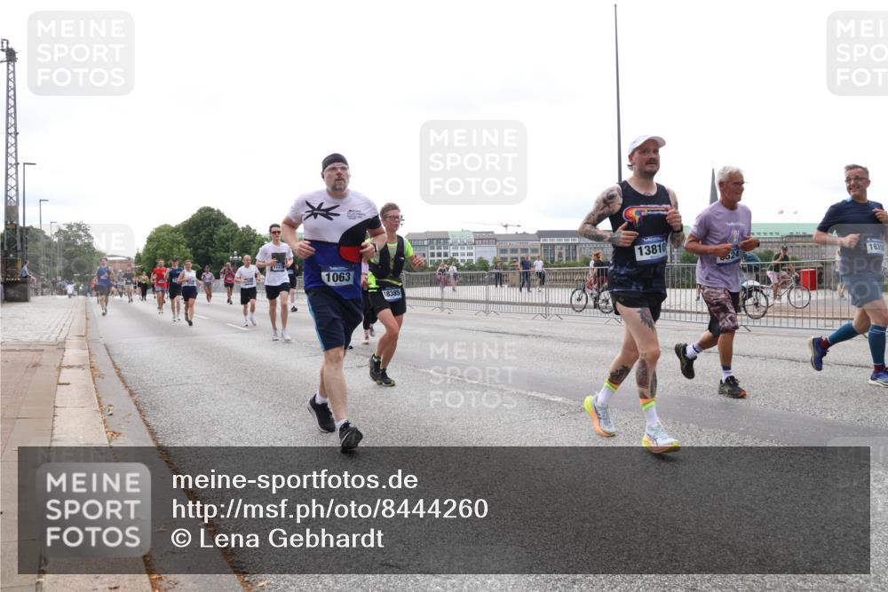 29.06.2025 - hella hamburg halbmarathon Lena Gebhardt http://msf.ph/oto/8444260 29.06.2025 10:29:48 Lombardsbrücke 11375, 1063, 18385, 13810, 524, 1630, 1063, 1097, 1547, 1661, 1694, 2302, 2699, 3179, 3311, 3524, 3613, 4349, 4395, 4580, 5063, 5322, 5350, 6285, 6626, 6725, 7517, 7832, 8388, 8792, 8812, 8941, 9095, 9714, 9937, 10162, 10322, 10996, 11249, 11269, 11376, 11444, 11634, 11792, 11803, 12086, 12216, 12227, 12305, 12537, 13031, 13382, 13810, 14304, 14644, 15266, 16182, 16306, 16659, 16662, 16676, 16769, 17496, 17529, 17945, 18298, 18299, 18385, 18503 meine-sportfotos.de
