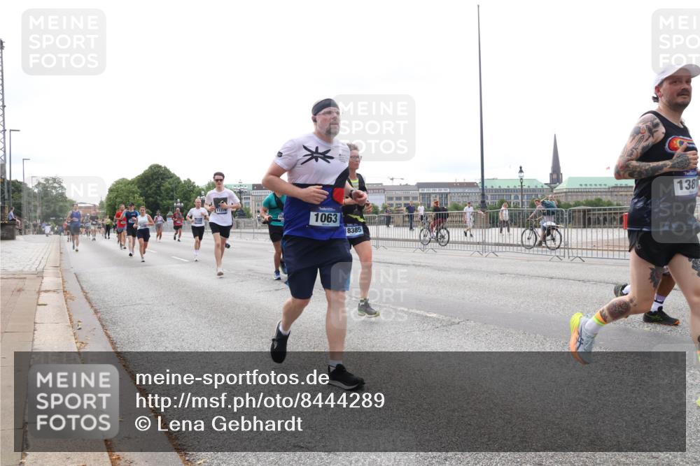 29.06.2025 - hella hamburg halbmarathon Lena Gebhardt http://msf.ph/oto/8444289 29.06.2025 10:29:48 Lombardsbrücke 113, 6, 1063, 18385, 138, 1063, 1097, 1547, 1661, 1694, 2302, 2699, 3179, 3311, 3524, 3613, 4349, 4395, 4580, 5063, 5322, 5350, 6285, 6626, 6725, 7517, 7832, 8388, 8792, 8812, 8941, 9095, 9714, 9937, 10162, 10322, 10996, 11249, 11269, 11376, 11444, 11634, 11792, 11803, 12086, 12216, 12227, 12305, 12537, 13031, 13382, 13810, 14304, 14644, 15266, 16182, 16306, 16659, 16662, 16676, 16769, 17496, 17529, 17945, 18298, 18299, 18385, 18503 meine-sportfotos.de