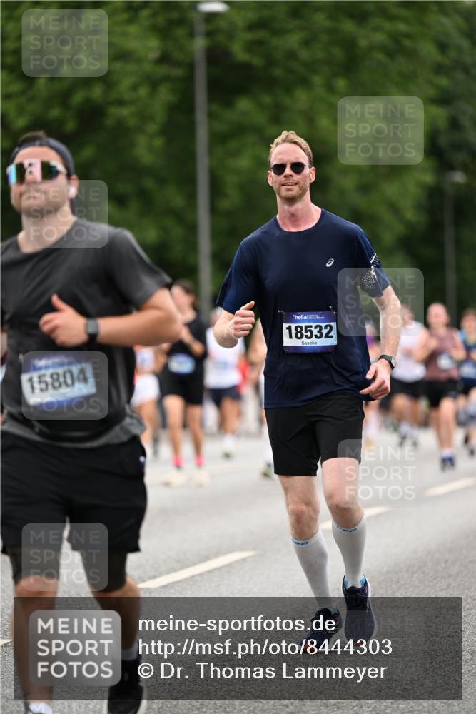 29.06.2025 - hella hamburg halbmarathon Dr. Thomas Lammeyer http://msf.ph/oto/8444303 29.06.2025 10:57:53 Kennedybrücke 1753, 1900, 2291, 2528, 2701, 3226, 4591, 5562, 6041, 6044, 6913, 7039, 7068, 7611, 7876, 7890, 8212, 8414, 8515, 8906, 9103, 9545, 9685, 10175, 10490, 11268 meine-sportfotos.de