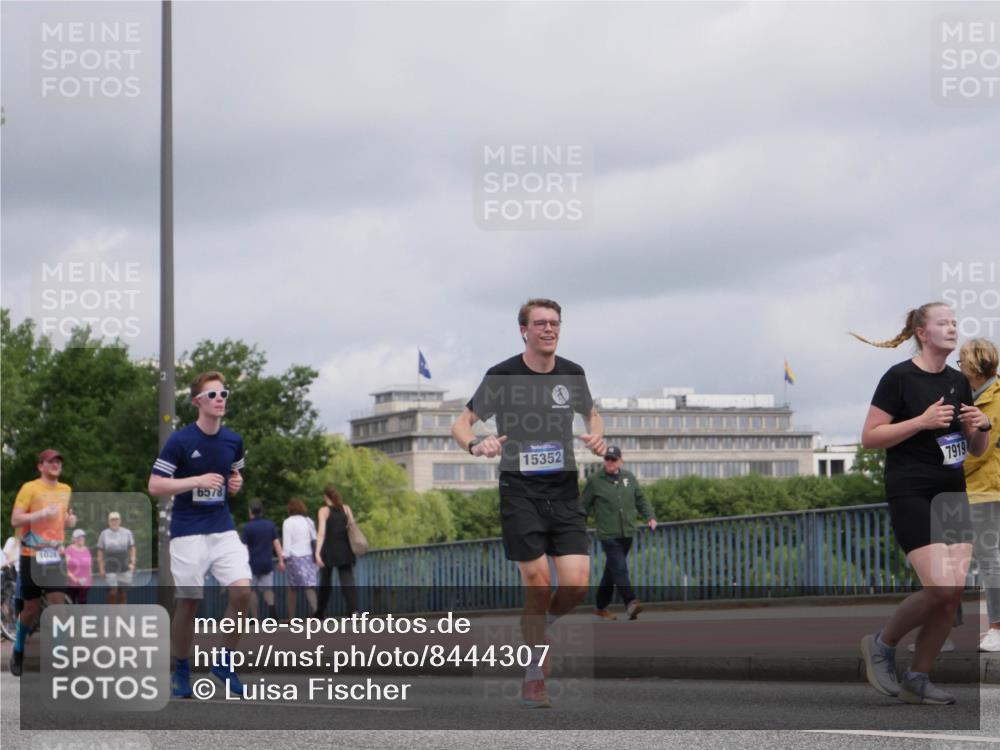29.06.2025 - hella hamburg halbmarathon Luisa Fischer http://msf.ph/oto/8444307 29.06.2025 10:26:20 Kennedybrücke 1029, 6578, 15352, 7919, 1029, 1372, 1853, 2294, 3029, 4793, 5223, 5798, 6578, 7266, 7919, 9301, 9512, 10088 meine-sportfotos.de