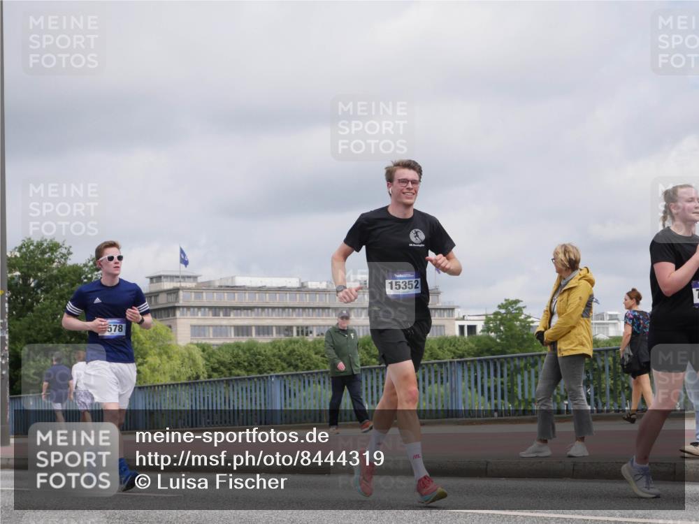 29.06.2025 - hella hamburg halbmarathon Luisa Fischer http://msf.ph/oto/8444319 29.06.2025 10:26:20 Kennedybrücke 578, 15352, 1029, 1372, 1853, 2294, 3029, 4793, 5223, 5798, 6578, 7266, 7919, 9301, 9512, 10088 meine-sportfotos.de