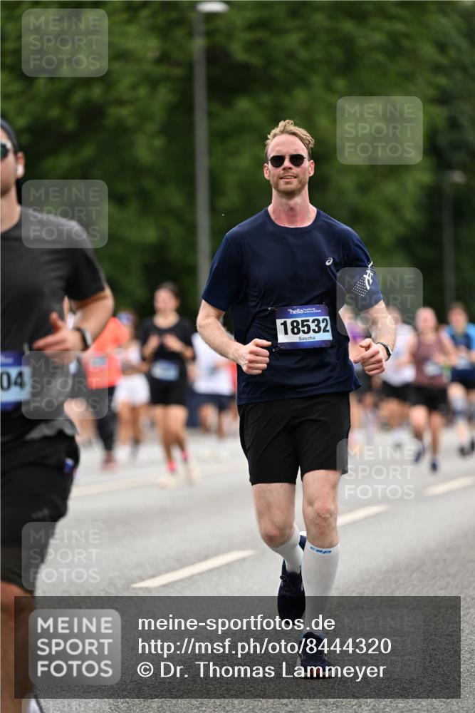 29.06.2025 - hella hamburg halbmarathon Dr. Thomas Lammeyer http://msf.ph/oto/8444320 29.06.2025 10:57:53 Kennedybrücke 1753, 1900, 2291, 2528, 2701, 3226, 4591, 5562, 6041, 6044, 6913, 7039, 7068, 7611, 7876, 7890, 8212, 8414, 8515, 8906, 9103, 9545, 9685, 10175, 10490, 11268 meine-sportfotos.de