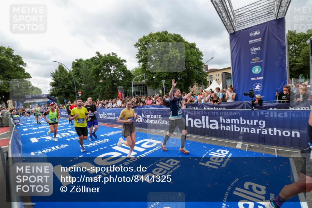 29.06.2025 - hella hamburg halbmarathon Zöllner http://msf.ph/oto/8444325 29.06.2025 10:57:05 Ziel 1485, 4299, 5033, 8669, 11043, 11143, 11212, 11638, 13691, 14408, 14588, 14678, 16470, 16909, 17617, 18719, 19091 meine-sportfotos.de