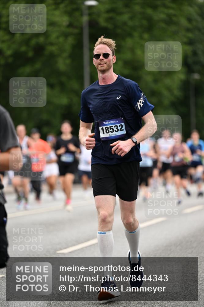 29.06.2025 - hella hamburg halbmarathon Dr. Thomas Lammeyer http://msf.ph/oto/8444343 29.06.2025 10:57:53 Kennedybrücke 1753, 1900, 2291, 2528, 2701, 3226, 4591, 5562, 6041, 6044, 6913, 7039, 7068, 7611, 7876, 7890, 8212, 8414, 8515, 8906, 9103, 9545, 9685, 10175, 10490, 11268 meine-sportfotos.de