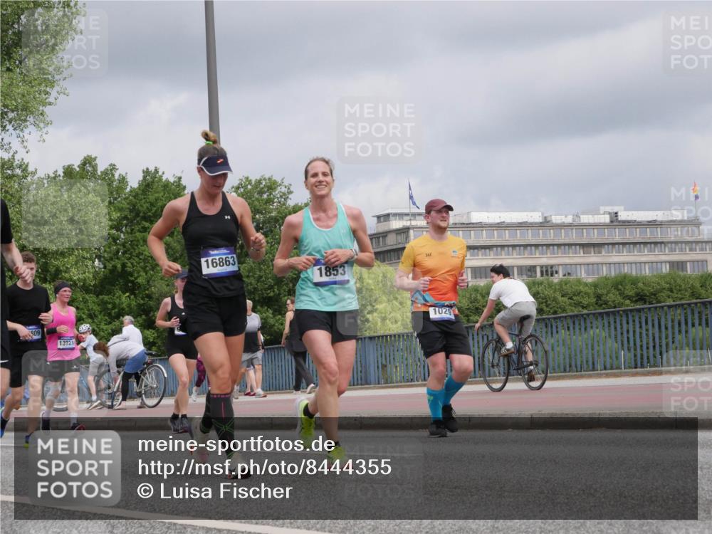 29.06.2025 - hella hamburg halbmarathon Luisa Fischer http://msf.ph/oto/8444355 29.06.2025 10:26:23 Kennedybrücke 909, 13921, 16863, 361, 1853, 1029, 1029, 1187, 1362, 1372, 1853, 3029, 4728, 4793, 5223, 6578, 7266, 7919, 9301, 9512, 9913 meine-sportfotos.de