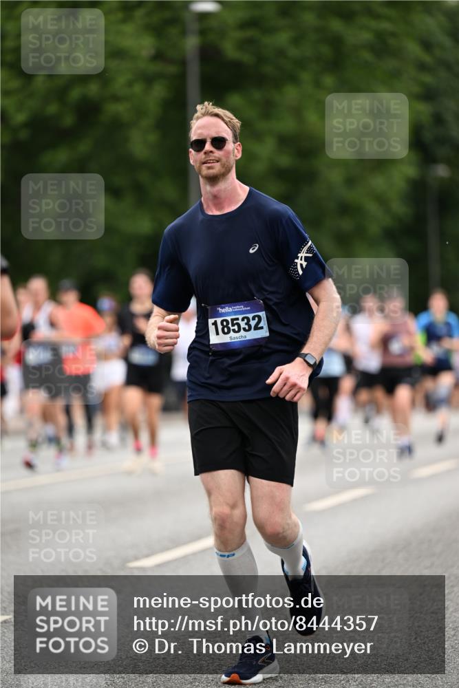 29.06.2025 - hella hamburg halbmarathon Dr. Thomas Lammeyer http://msf.ph/oto/8444357 29.06.2025 10:57:53 Kennedybrücke 1753, 1900, 2291, 2528, 2701, 3226, 4591, 5562, 6041, 6044, 6913, 7039, 7068, 7611, 7876, 7890, 8212, 8414, 8515, 8906, 9103, 9545, 9685, 10175, 10490, 11268 meine-sportfotos.de