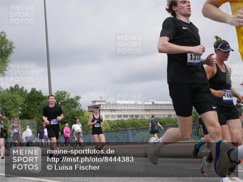 29.06.2025 - hella hamburg halbmarathon Luisa Fischer http://msf.ph/oto/8444383 29.06.2025 10:26:25 Kennedybrücke 18809, 9512, 1372, 686, 1029, 1187, 1362, 1372, 1853, 3029, 4728, 4793, 6578, 9133, 9301, 9512, 9913 meine-sportfotos.de