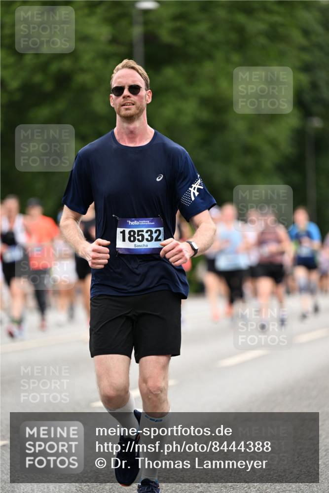 29.06.2025 - hella hamburg halbmarathon Dr. Thomas Lammeyer http://msf.ph/oto/8444388 29.06.2025 10:57:54 Kennedybrücke 1753, 1900, 2291, 2528, 2701, 3226, 4591, 5562, 6041, 6044, 6913, 7068, 7611, 7876, 7890, 8212, 8414, 8515, 8906, 9103, 9545, 9685, 10175, 11268 meine-sportfotos.de