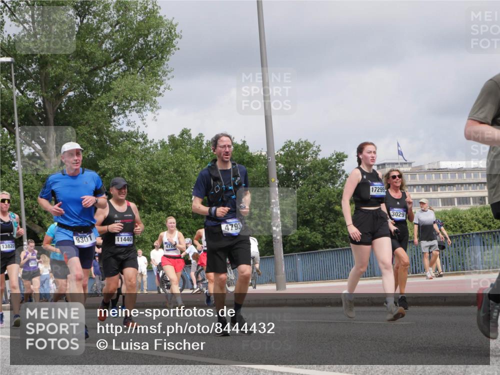 29.06.2025 - hella hamburg halbmarathon Luisa Fischer http://msf.ph/oto/8444432 29.06.2025 10:26:27 Kennedybrücke 13820, 8688, 9301, 11440, 4728, 4793, 17299, 3029, 1029, 1187, 1362, 1853, 3013, 3029, 4728, 4793, 8687, 8688, 9133, 9301, 9512, 9913 meine-sportfotos.de