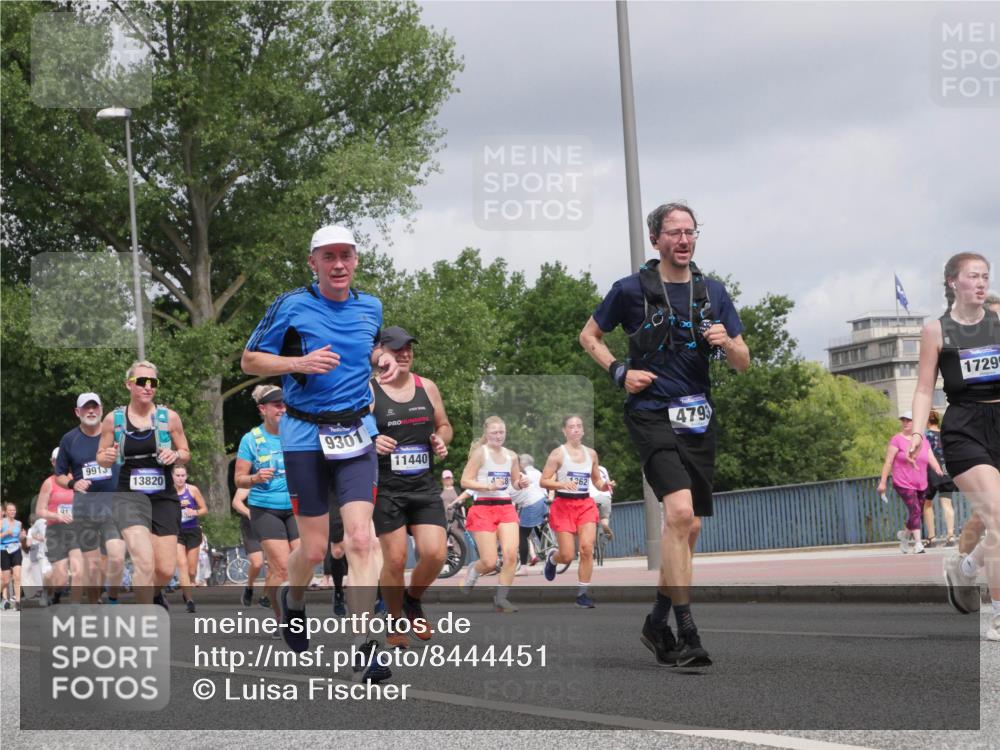 29.06.2025 - hella hamburg halbmarathon Luisa Fischer http://msf.ph/oto/8444451 29.06.2025 10:26:28 Kennedybrücke 915, 9915, 13820, 9301, 11440, 262, 4793, 17299, 1029, 1187, 1362, 3013, 3029, 4728, 4793, 8687, 8688, 9133, 9301, 9512, 9913 meine-sportfotos.de