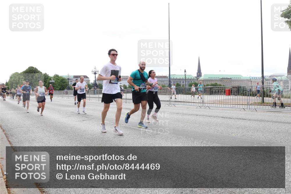29.06.2025 - hella hamburg halbmarathon Lena Gebhardt http://msf.ph/oto/8444469 29.06.2025 10:29:50 Lombardsbrücke 15266, 11376, 109, 7517, 1063, 1097, 1547, 1661, 1694, 2302, 2699, 3311, 3524, 3613, 4349, 4395, 4580, 5063, 5322, 5350, 6285, 6626, 6725, 7517, 7832, 8388, 8792, 8941, 9095, 9714, 9937, 10162, 10322, 10996, 11249, 11269, 11376, 11444, 11634, 12086, 12216, 12227, 12305, 12537, 13031, 13382, 13810, 14304, 14644, 15266, 16182, 16306, 16659, 16662, 16769, 17496, 17529, 17945, 18298, 18299, 18385, 18503 meine-sportfotos.de