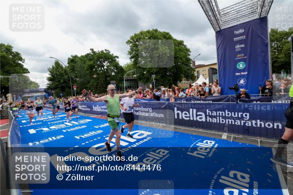 29.06.2025 - hella hamburg halbmarathon Zöllner http://msf.ph/oto/8444476 29.06.2025 10:57:10 Ziel 1485, 4261, 11143, 13691, 14139, 14408, 14588, 15726, 16909, 17617, 18208, 18719 meine-sportfotos.de