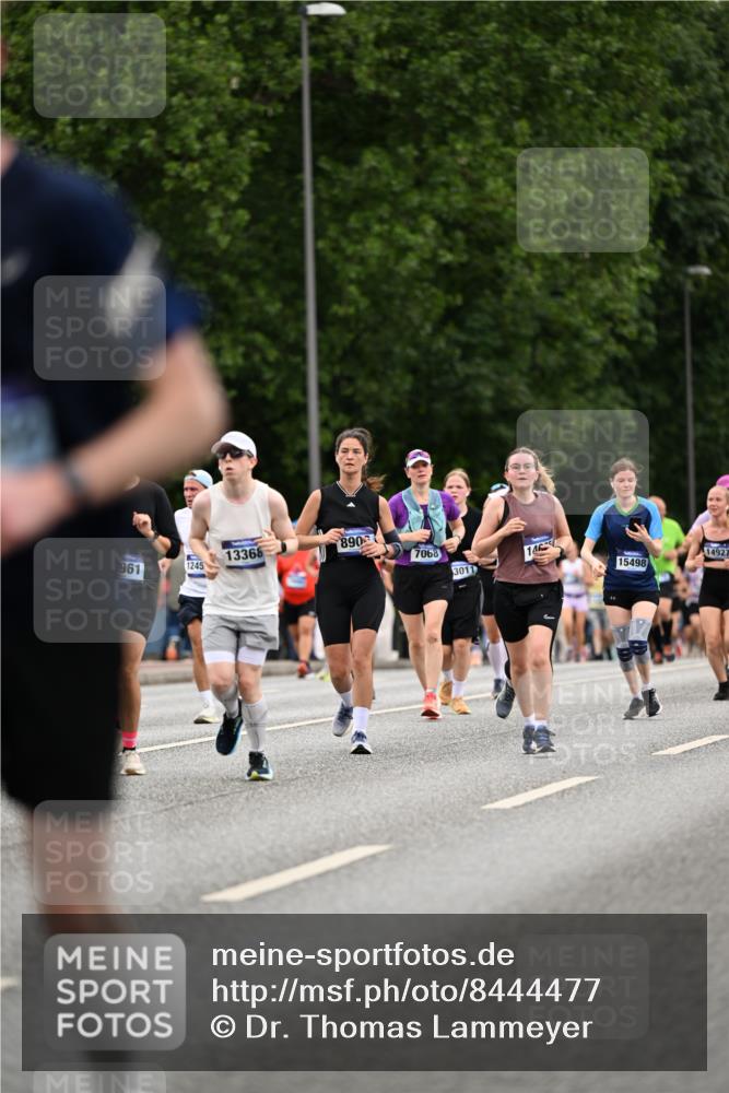 29.06.2025 - hella hamburg halbmarathon Dr. Thomas Lammeyer http://msf.ph/oto/8444477 29.06.2025 10:57:55 Kennedybrücke 1753, 1900, 2291, 2528, 2701, 3226, 4591, 5562, 5857, 6041, 6044, 6913, 7068, 7611, 7876, 7890, 8212, 8414, 8515, 8906, 9103, 9545, 9685, 10175, 11268 meine-sportfotos.de