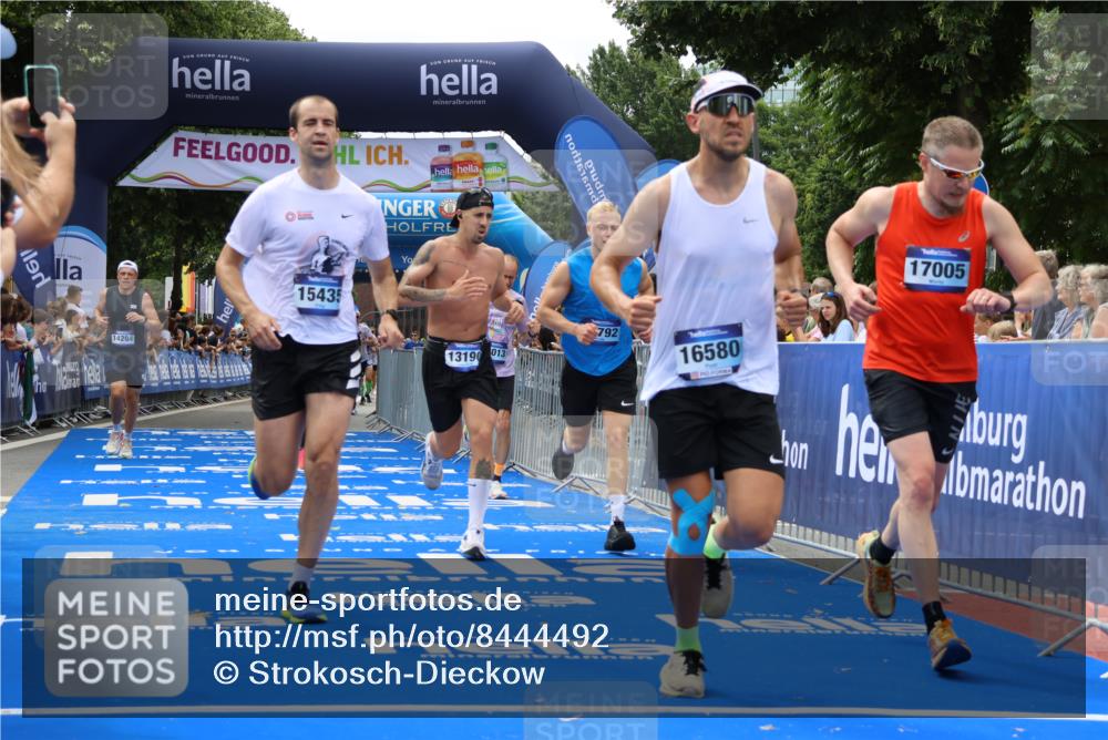 29.06.2025 - hella hamburg halbmarathon Strokosch-Dieckow http://msf.ph/oto/8444492 29.06.2025 10:39:43 Ziel 1358, 1975, 2525, 2573, 4398, 4888, 11284, 11806, 13190, 14077, 14204, 15094, 15435, 15744, 16580, 16761, 17005, 17425, 17792, 18013 meine-sportfotos.de