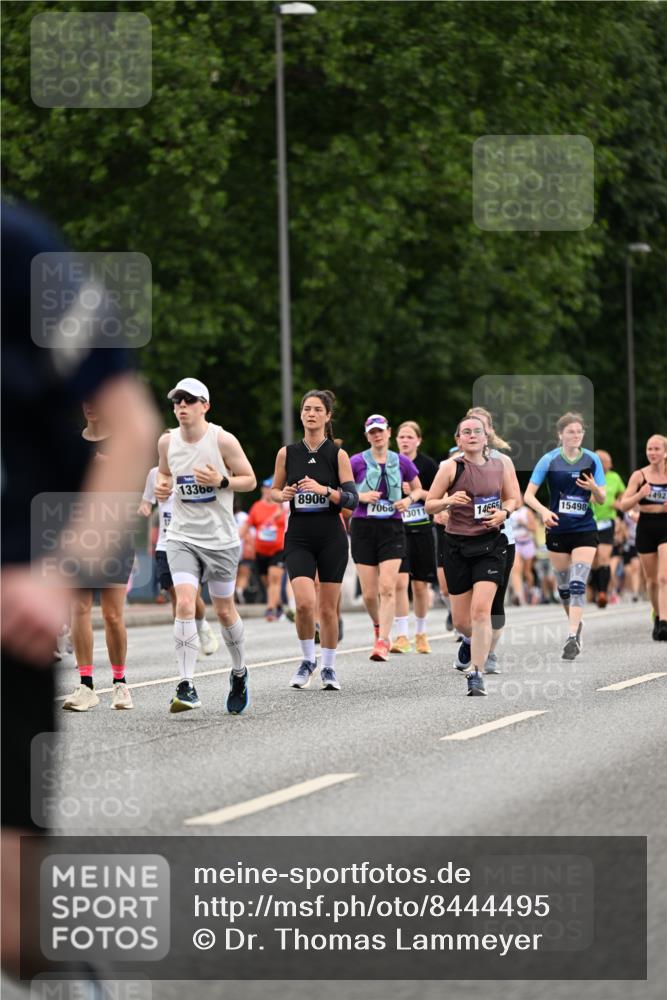 29.06.2025 - hella hamburg halbmarathon Dr. Thomas Lammeyer http://msf.ph/oto/8444495 29.06.2025 10:57:55 Kennedybrücke 1753, 1900, 2291, 2528, 2701, 3226, 4591, 5562, 5857, 6041, 6044, 6913, 7068, 7611, 7876, 7890, 8212, 8414, 8515, 8906, 9103, 9545, 9685, 10175, 11268 meine-sportfotos.de