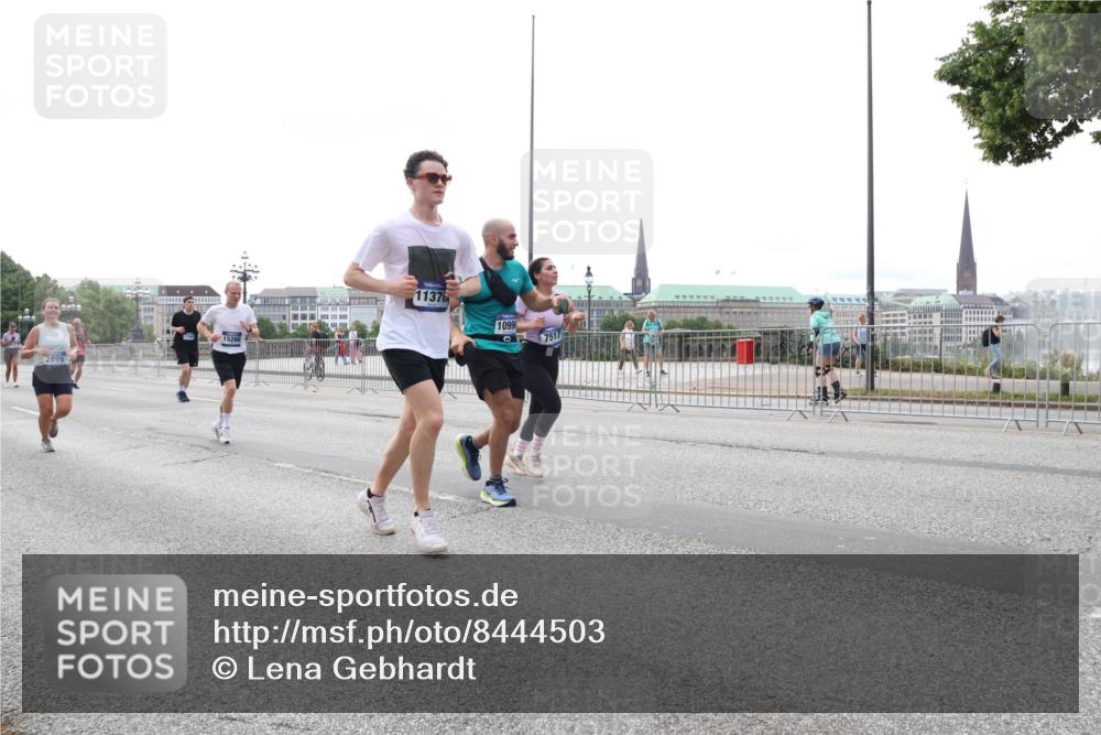 29.06.2025 - hella hamburg halbmarathon Lena Gebhardt http://msf.ph/oto/8444503 29.06.2025 10:29:50 Lombardsbrücke 2699, 15266, 11376, 1099, 7517, 1063, 1097, 1547, 1661, 1694, 2302, 2699, 3311, 3524, 3613, 4349, 4395, 4580, 5063, 5322, 5350, 6285, 6626, 6725, 7517, 7832, 8388, 8792, 8941, 9095, 9714, 9937, 10162, 10322, 10996, 11249, 11269, 11376, 11444, 11634, 12086, 12216, 12227, 12305, 12537, 13031, 13382, 13810, 14304, 14644, 15266, 16182, 16306, 16659, 16662, 16769, 17496, 17529, 17945, 18298, 18299, 18385, 18503 meine-sportfotos.de