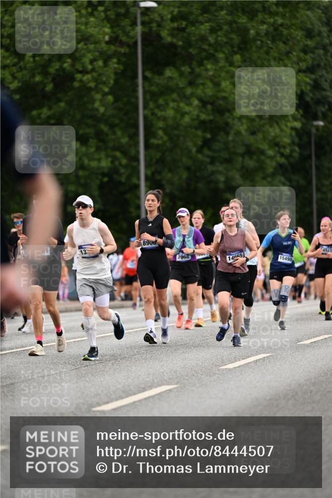 29.06.2025 - hella hamburg halbmarathon Dr. Thomas Lammeyer http://msf.ph/oto/8444507 29.06.2025 10:57:55 Kennedybrücke 1753, 1900, 2291, 2528, 2701, 3226, 4591, 5562, 5857, 6041, 6044, 6913, 7068, 7611, 7876, 7890, 8212, 8414, 8515, 8906, 9103, 9545, 9685, 10175, 11268 meine-sportfotos.de