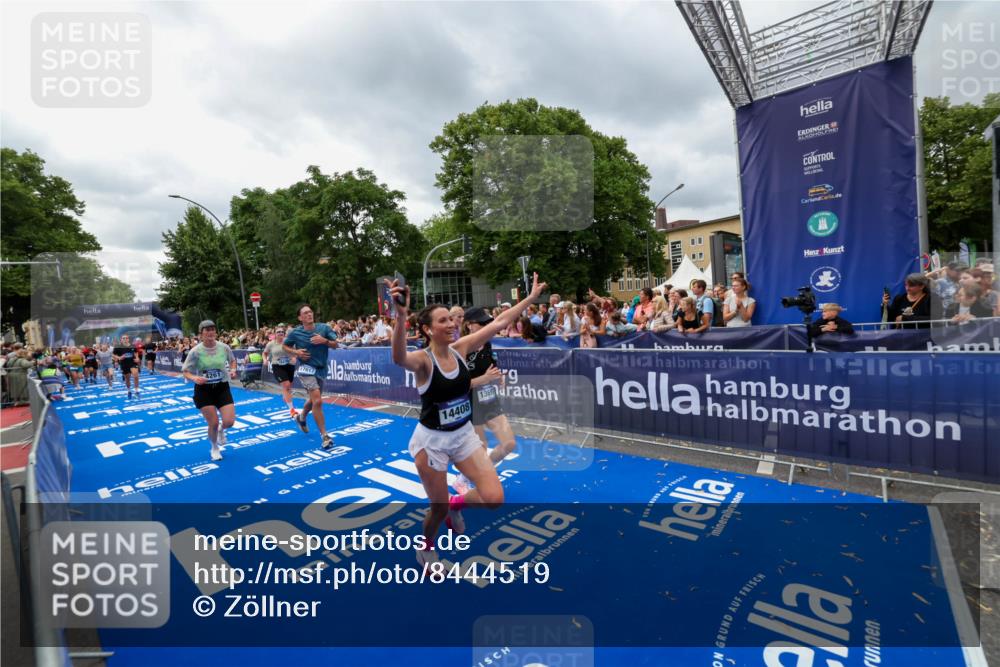 29.06.2025 - hella hamburg halbmarathon Zöllner http://msf.ph/oto/8444519 29.06.2025 10:57:12 Ziel 1387, 1877, 4167, 4261, 9884, 11612, 13691, 13750, 14139, 14408, 14588, 15110, 15726, 16909, 17617, 18208, 19184 meine-sportfotos.de
