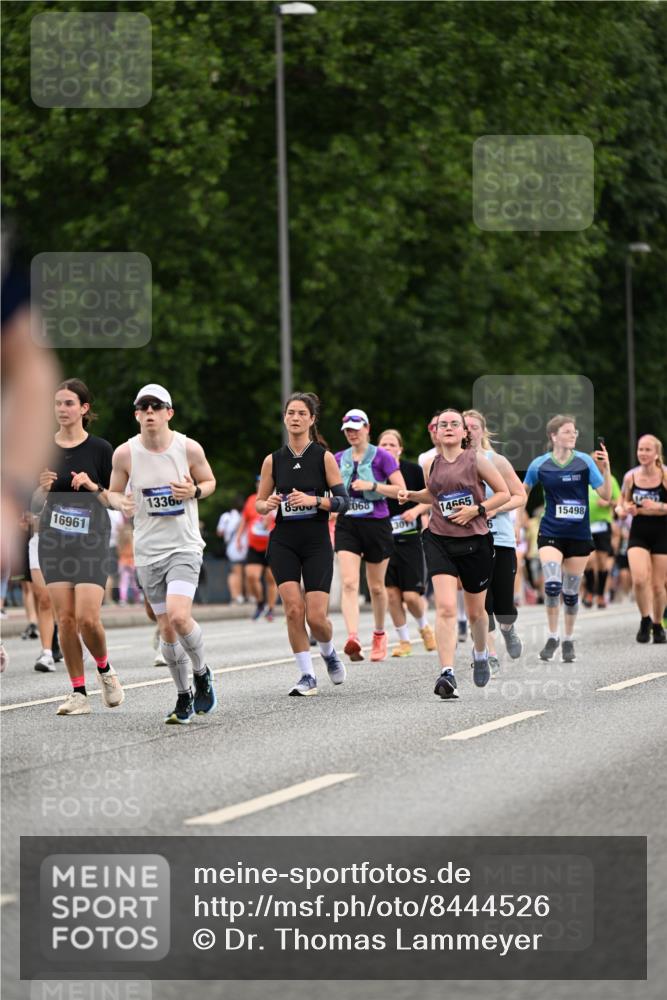 29.06.2025 - hella hamburg halbmarathon Dr. Thomas Lammeyer http://msf.ph/oto/8444526 29.06.2025 10:57:55 Kennedybrücke 1753, 1900, 2291, 2528, 2701, 3226, 4591, 5562, 5857, 6041, 6044, 6913, 7068, 7611, 7876, 7890, 8212, 8414, 8515, 8906, 9103, 9545, 9685, 10175, 11268 meine-sportfotos.de