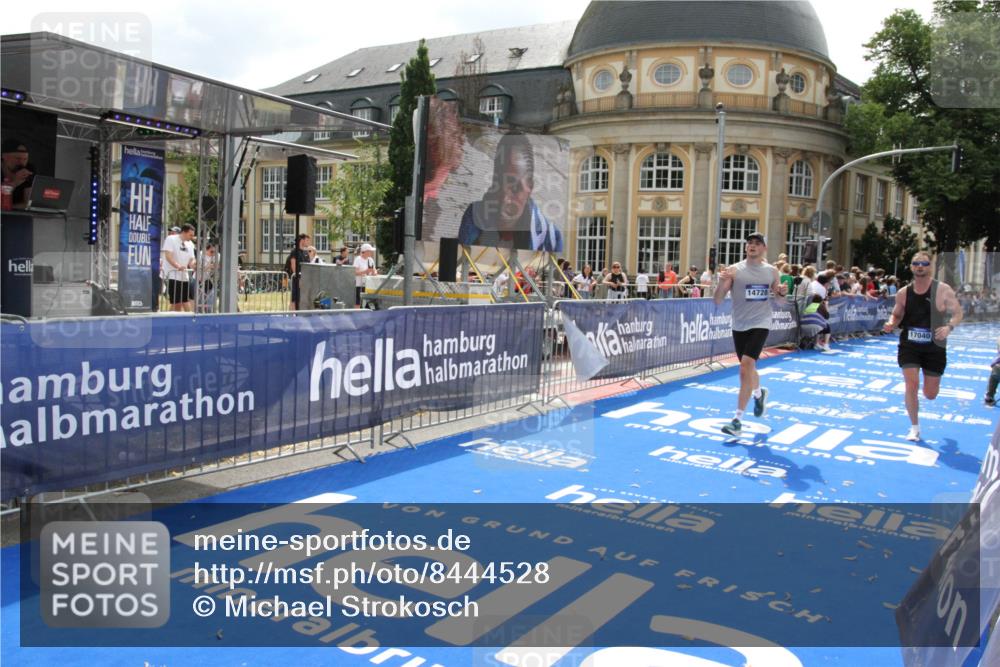 29.06.2025 - hella hamburg halbmarathon Michael Strokosch http://msf.ph/oto/8444528 29.06.2025 10:26:33 Ziel 14728, 17040 meine-sportfotos.de