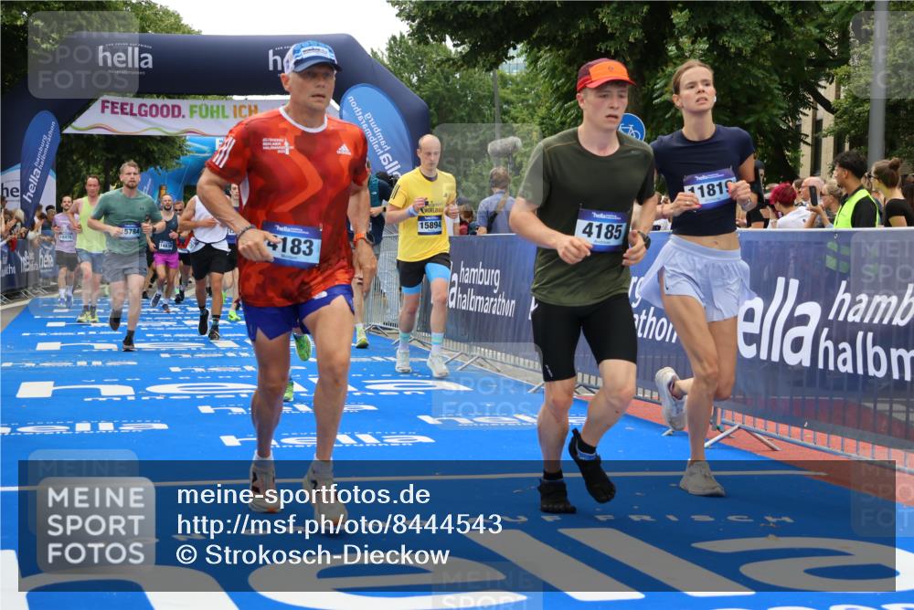 29.06.2025 - hella hamburg halbmarathon Strokosch-Dieckow http://msf.ph/oto/8444543 29.06.2025 10:49:21 Ziel 1342, 1476, 2878, 4183, 4185, 6158, 8112, 8813, 9348, 10053, 10189, 11339, 11779, 11819, 12670, 13269, 13450, 14526, 14838, 15422, 15784, 15894, 15966, 16369, 16891, 18476, 18887, 18960 meine-sportfotos.de