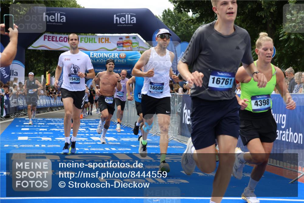 29.06.2025 - hella hamburg halbmarathon Strokosch-Dieckow http://msf.ph/oto/8444559 29.06.2025 10:39:42 Ziel 1358, 1975, 2525, 4398, 4888, 11284, 11806, 13190, 14077, 14204, 15094, 15435, 15744, 16580, 16761, 17005, 17360, 17425, 17792, 18013, 18154 meine-sportfotos.de