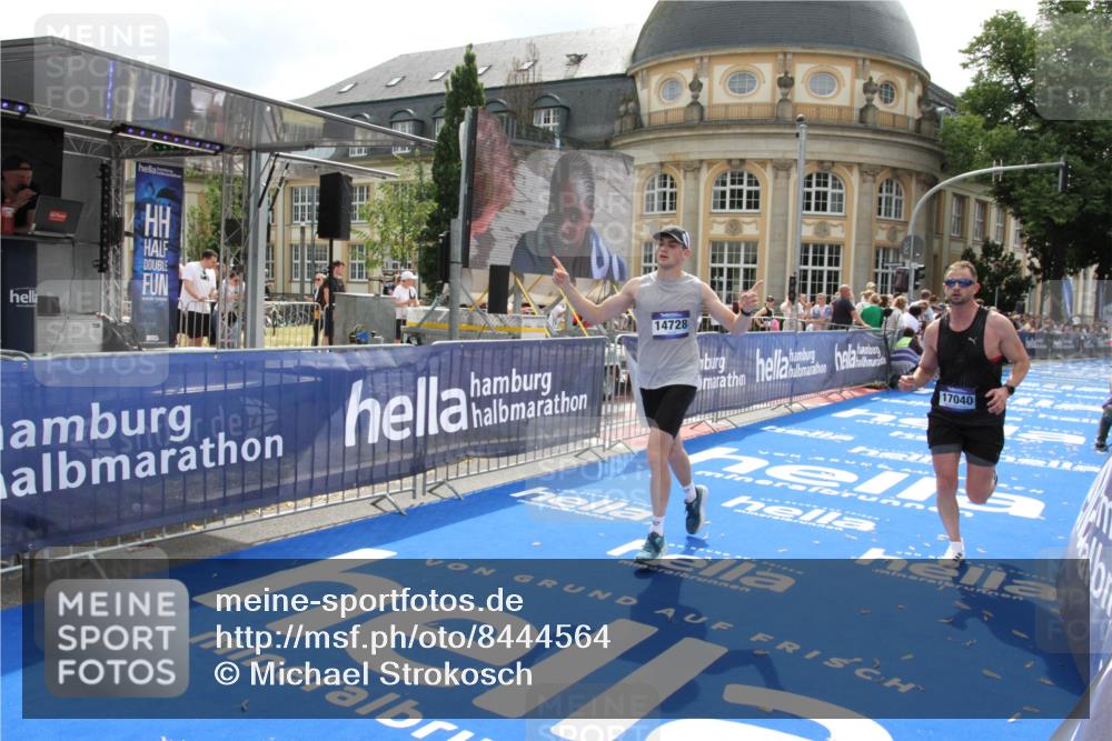 29.06.2025 - hella hamburg halbmarathon Michael Strokosch http://msf.ph/oto/8444564 29.06.2025 10:26:34 Ziel 14728, 17040 meine-sportfotos.de