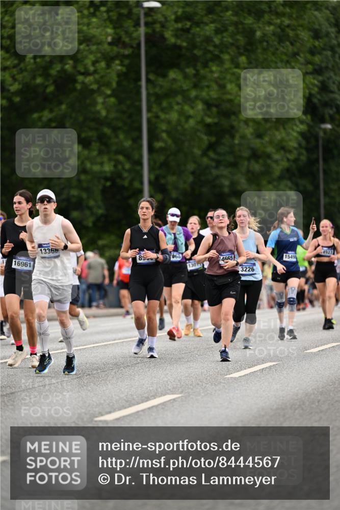 29.06.2025 - hella hamburg halbmarathon Dr. Thomas Lammeyer http://msf.ph/oto/8444567 29.06.2025 10:57:55 Kennedybrücke 1753, 1900, 2291, 2528, 2701, 3226, 4591, 5562, 5857, 6041, 6044, 6913, 7068, 7611, 7876, 7890, 8212, 8414, 8515, 8906, 9103, 9545, 9685, 10175, 11268 meine-sportfotos.de