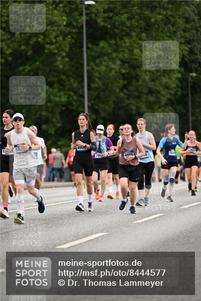 29.06.2025 - hella hamburg halbmarathon Dr. Thomas Lammeyer http://msf.ph/oto/8444577 29.06.2025 10:57:55 Kennedybrücke 1753, 1900, 2291, 2528, 2701, 3226, 4591, 5562, 5857, 6041, 6044, 6913, 7068, 7611, 7876, 7890, 8212, 8414, 8515, 8906, 9103, 9545, 9685, 10175, 11268 meine-sportfotos.de