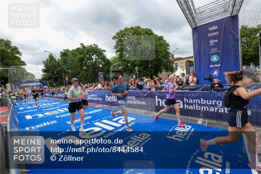 29.06.2025 - hella hamburg halbmarathon Zöllner http://msf.ph/oto/8444584 29.06.2025 10:57:13 Ziel 1387, 1877, 4167, 4261, 4940, 9884, 11612, 13691, 13750, 14139, 14408, 14588, 15110, 15664, 15726, 17617, 17660, 17993, 18208, 19184 meine-sportfotos.de