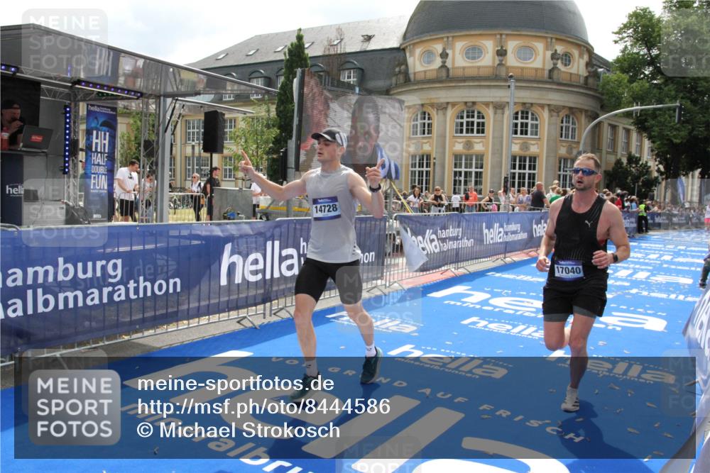 29.06.2025 - hella hamburg halbmarathon Michael Strokosch http://msf.ph/oto/8444586 29.06.2025 10:26:34 Ziel 14728, 17040 meine-sportfotos.de