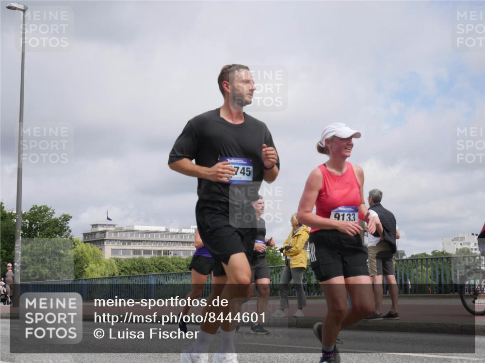 29.06.2025 - hella hamburg halbmarathon Luisa Fischer http://msf.ph/oto/8444601 29.06.2025 10:26:35 Kennedybrücke 745, 9133, 1362, 2925, 3013, 4728, 5343, 8687, 8688, 9133, 9913 meine-sportfotos.de