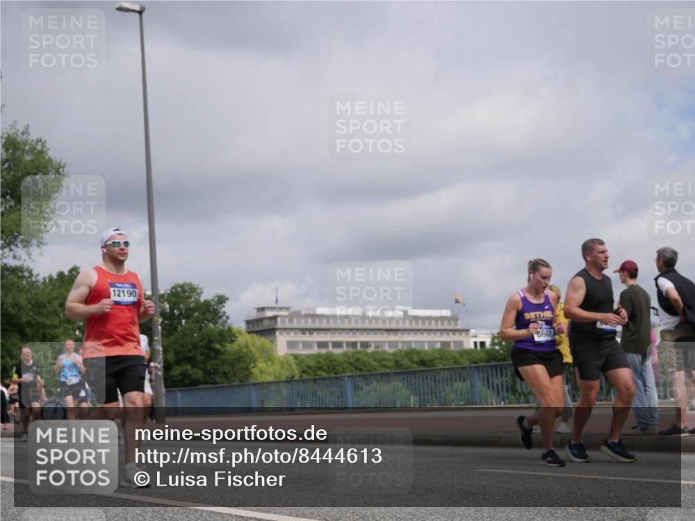 29.06.2025 - hella hamburg halbmarathon Luisa Fischer http://msf.ph/oto/8444613 29.06.2025 10:26:36 Kennedybrücke 12190, 8638, 1362, 2925, 3013, 5343, 8687, 8688, 9133, 9913 meine-sportfotos.de