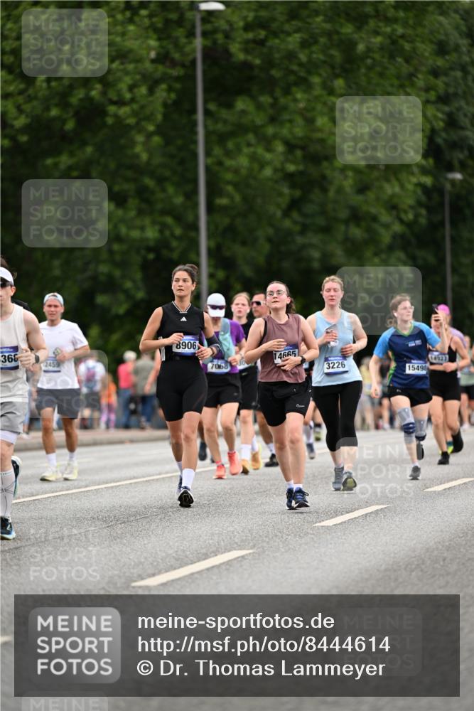 29.06.2025 - hella hamburg halbmarathon Dr. Thomas Lammeyer http://msf.ph/oto/8444614 29.06.2025 10:57:56 Kennedybrücke 1753, 1900, 2291, 2528, 2701, 3226, 4591, 5562, 5857, 6041, 6044, 6913, 7068, 7611, 7876, 7890, 8212, 8414, 8515, 8906, 9103, 9545, 9685, 10175 meine-sportfotos.de