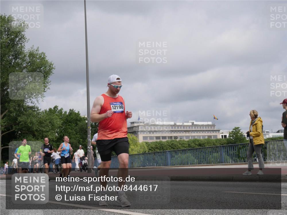 29.06.2025 - hella hamburg halbmarathon Luisa Fischer http://msf.ph/oto/8444617 29.06.2025 10:26:36 Kennedybrücke 14515, 923, 12190, 1362, 2925, 3013, 5343, 8687, 8688, 9133, 9913 meine-sportfotos.de