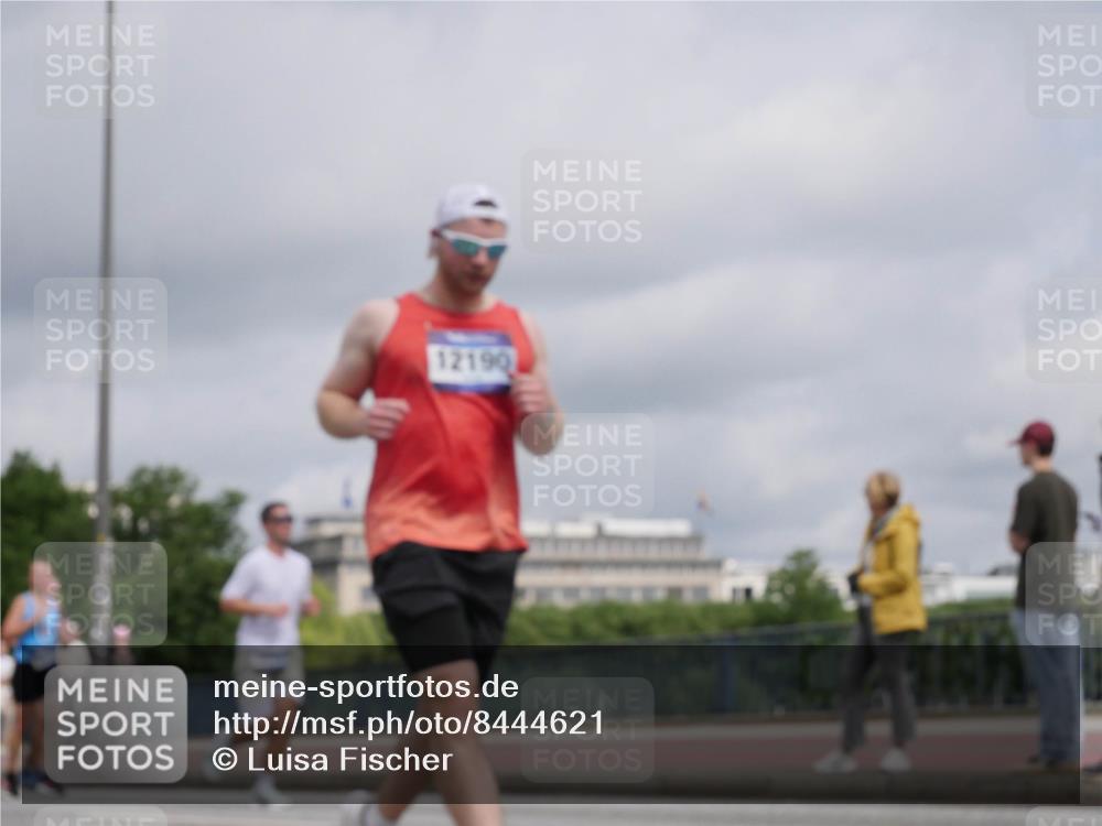 29.06.2025 - hella hamburg halbmarathon Luisa Fischer http://msf.ph/oto/8444621 29.06.2025 10:26:36 Kennedybrücke 12190, 1362, 2925, 3013, 5343, 8687, 8688, 9133, 9913 meine-sportfotos.de