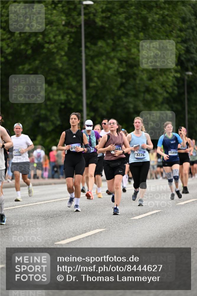 29.06.2025 - hella hamburg halbmarathon Dr. Thomas Lammeyer http://msf.ph/oto/8444627 29.06.2025 10:57:56 Kennedybrücke 1753, 1900, 2291, 2528, 2701, 3226, 4591, 5562, 5857, 6041, 6044, 6913, 7068, 7611, 7876, 7890, 8212, 8414, 8515, 8906, 9103, 9545, 9685, 10175 meine-sportfotos.de