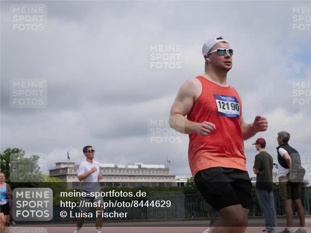 29.06.2025 - hella hamburg halbmarathon Luisa Fischer http://msf.ph/oto/8444629 29.06.2025 10:26:37 Kennedybrücke 2925, 3013, 12190, 2925, 3013, 5343, 8687, 8688, 9133 meine-sportfotos.de