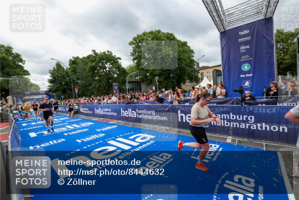 29.06.2025 - hella hamburg halbmarathon Zöllner http://msf.ph/oto/8444632 29.06.2025 10:57:15 Ziel 1387, 1877, 2676, 4167, 4261, 4940, 9577, 9884, 10383, 11590, 11612, 13750, 14139, 15110, 15664, 15726, 17660, 17848, 17993, 18208, 19184 meine-sportfotos.de
