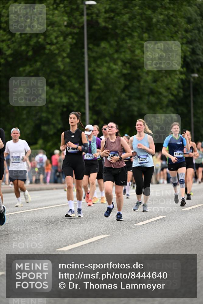 29.06.2025 - hella hamburg halbmarathon Dr. Thomas Lammeyer http://msf.ph/oto/8444640 29.06.2025 10:57:56 Kennedybrücke 1753, 1900, 2291, 2528, 2701, 3226, 4591, 5562, 5857, 6041, 6044, 6913, 7068, 7611, 7876, 7890, 8212, 8414, 8515, 8906, 9103, 9545, 9685, 10175 meine-sportfotos.de