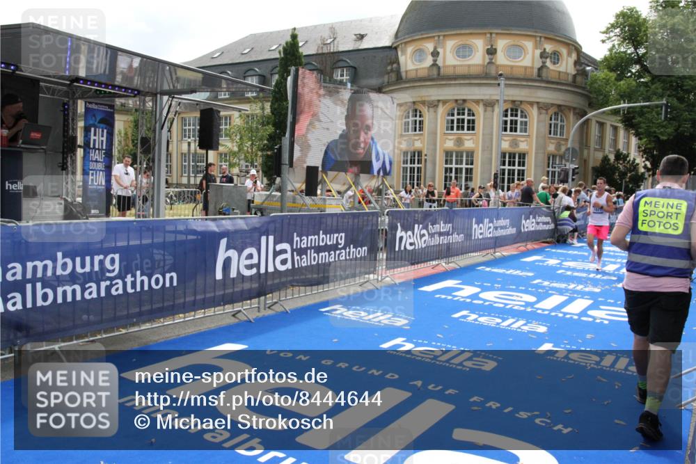 29.06.2025 - hella hamburg halbmarathon Michael Strokosch http://msf.ph/oto/8444644 29.06.2025 10:26:40 Ziel 1577, 9565, 19076 meine-sportfotos.de